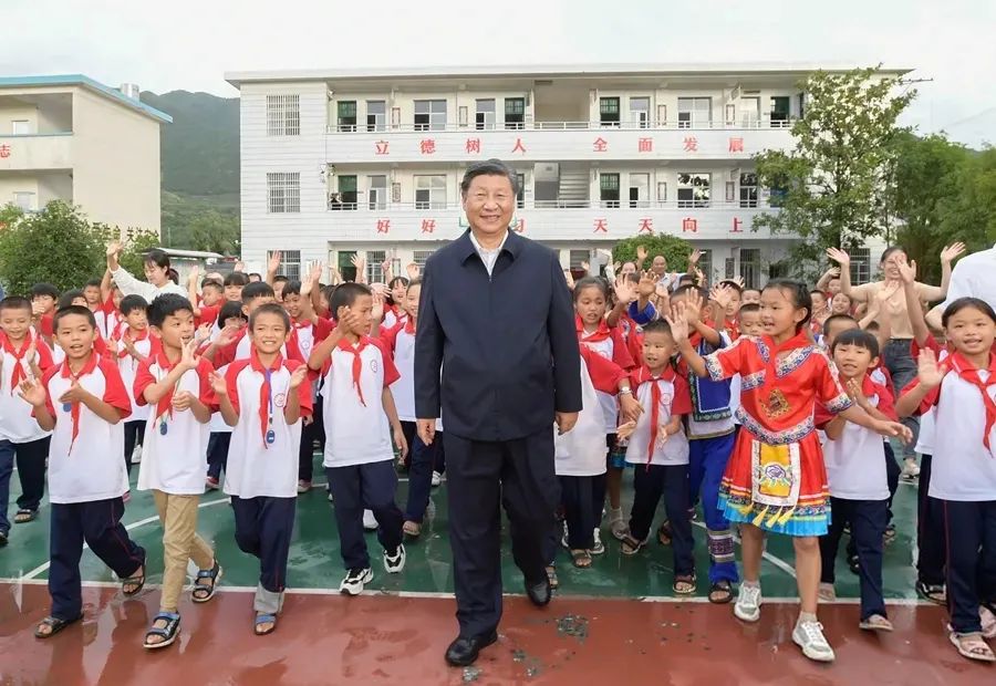 2020年9月16日,澳门太阳集团0638总书记在湖南郴州市汝城县文明瑶族乡第一片小学考察。